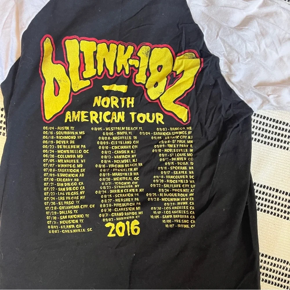 Black and White Long Sleeve Tee with Graphic Design - Picture 4 of 5